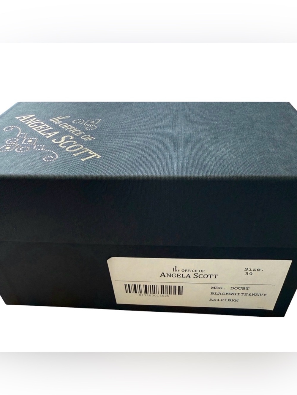 NIB - The Office of Angela Scott Mrs. Doubt Oxford - Picture 6 of 11